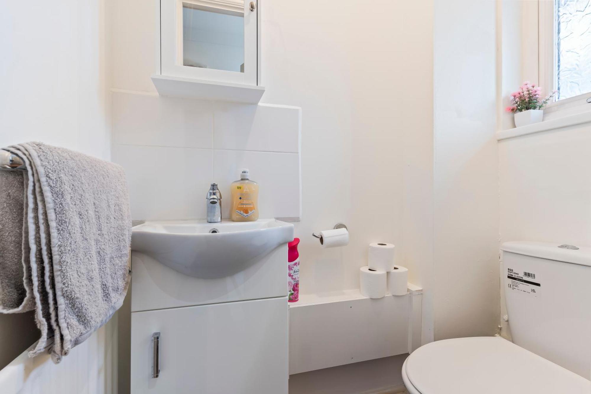 Lovely 4Br House In The City With Parking 런던 외부 사진